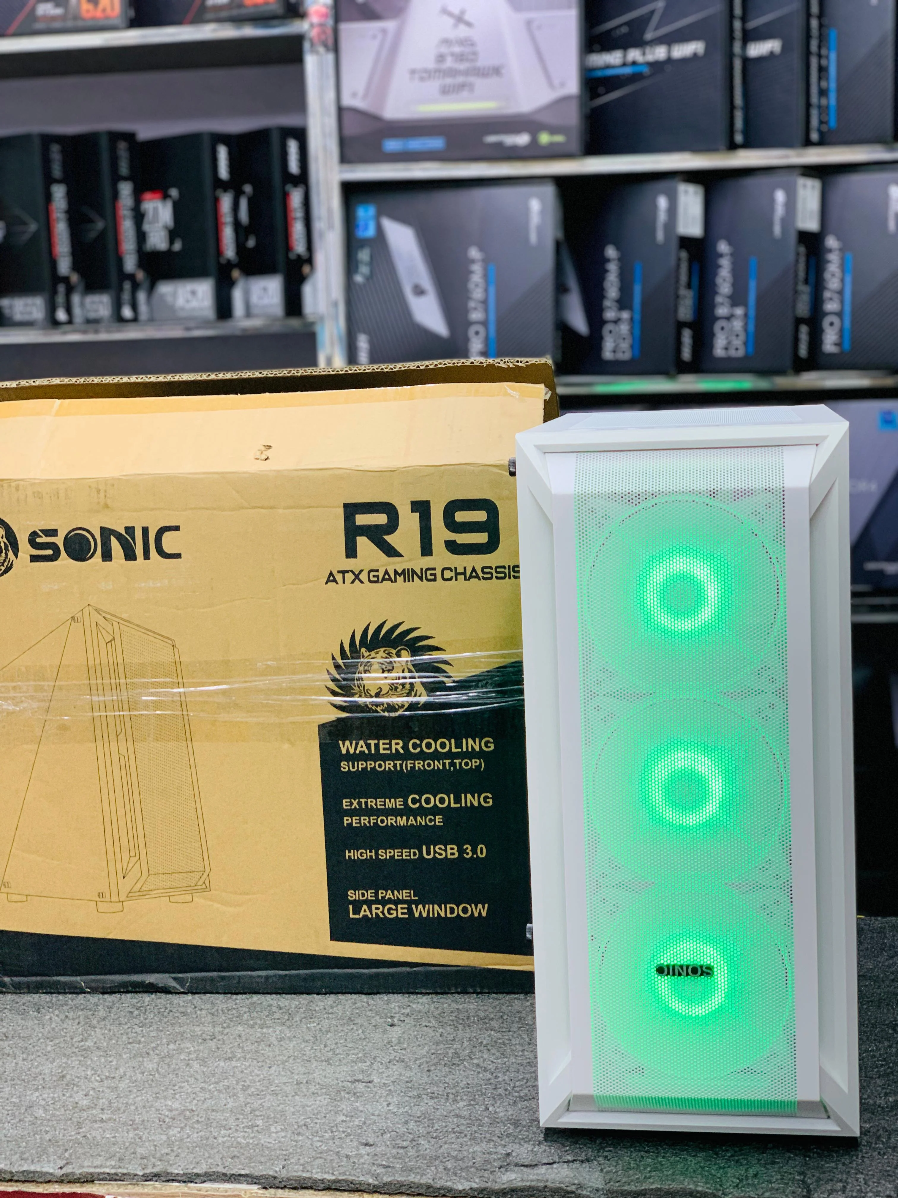Sonic Casing R19 White 3 RGB Fans - Image 3