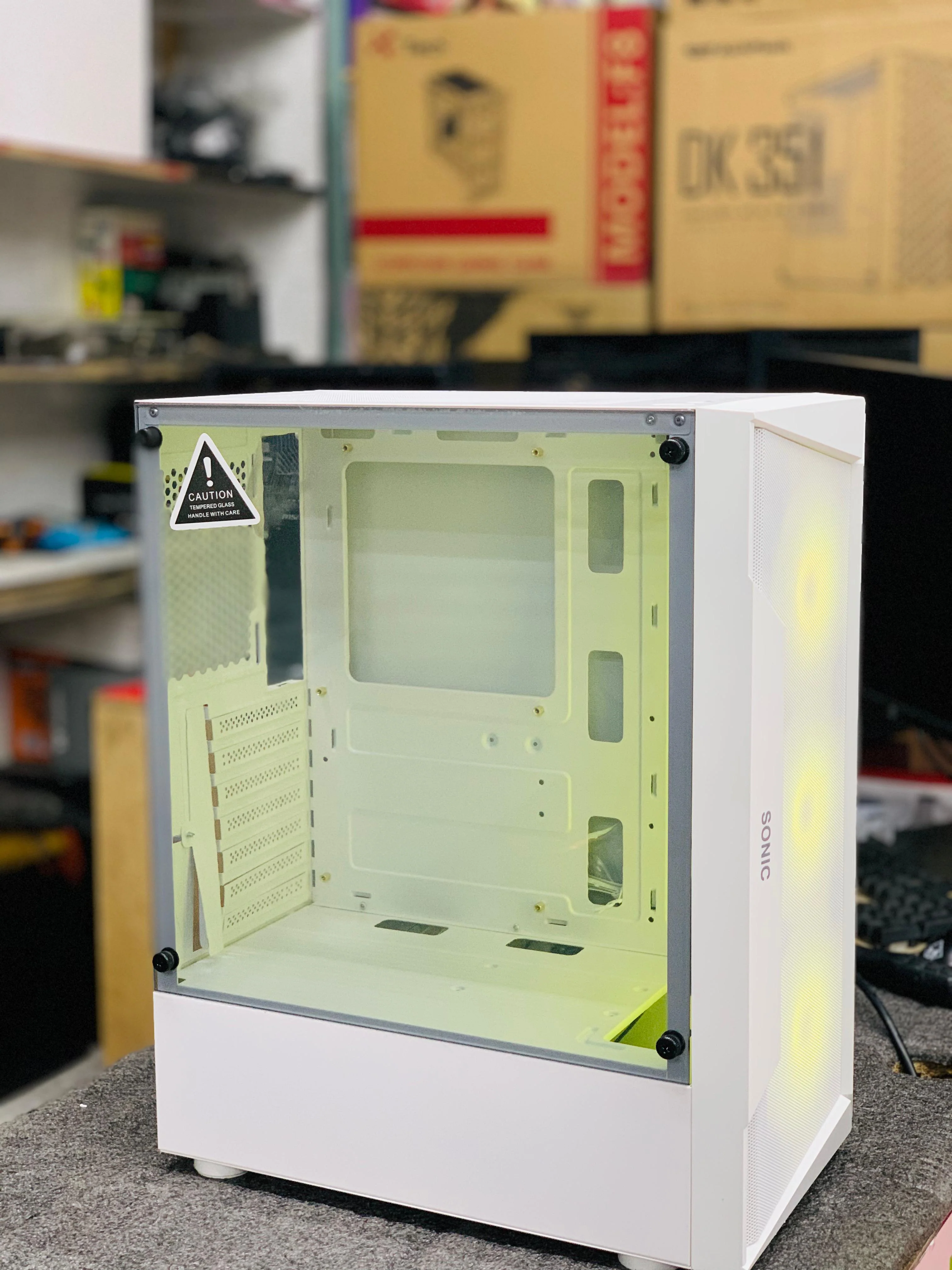 Sonic Casing R28 White 3 RGB Fans - Image 3