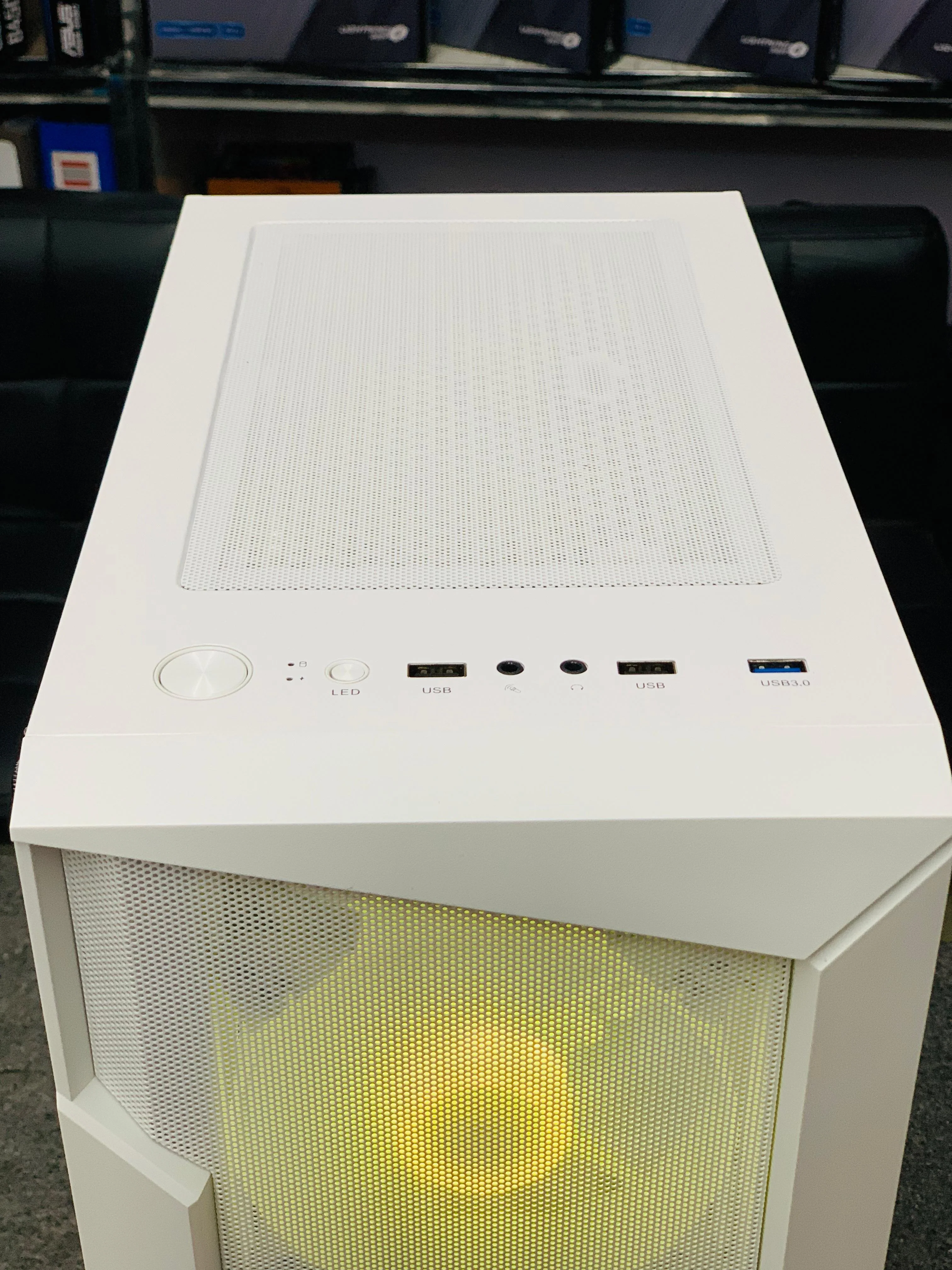 Sonic Casing R28 White 3 RGB Fans - Image 5
