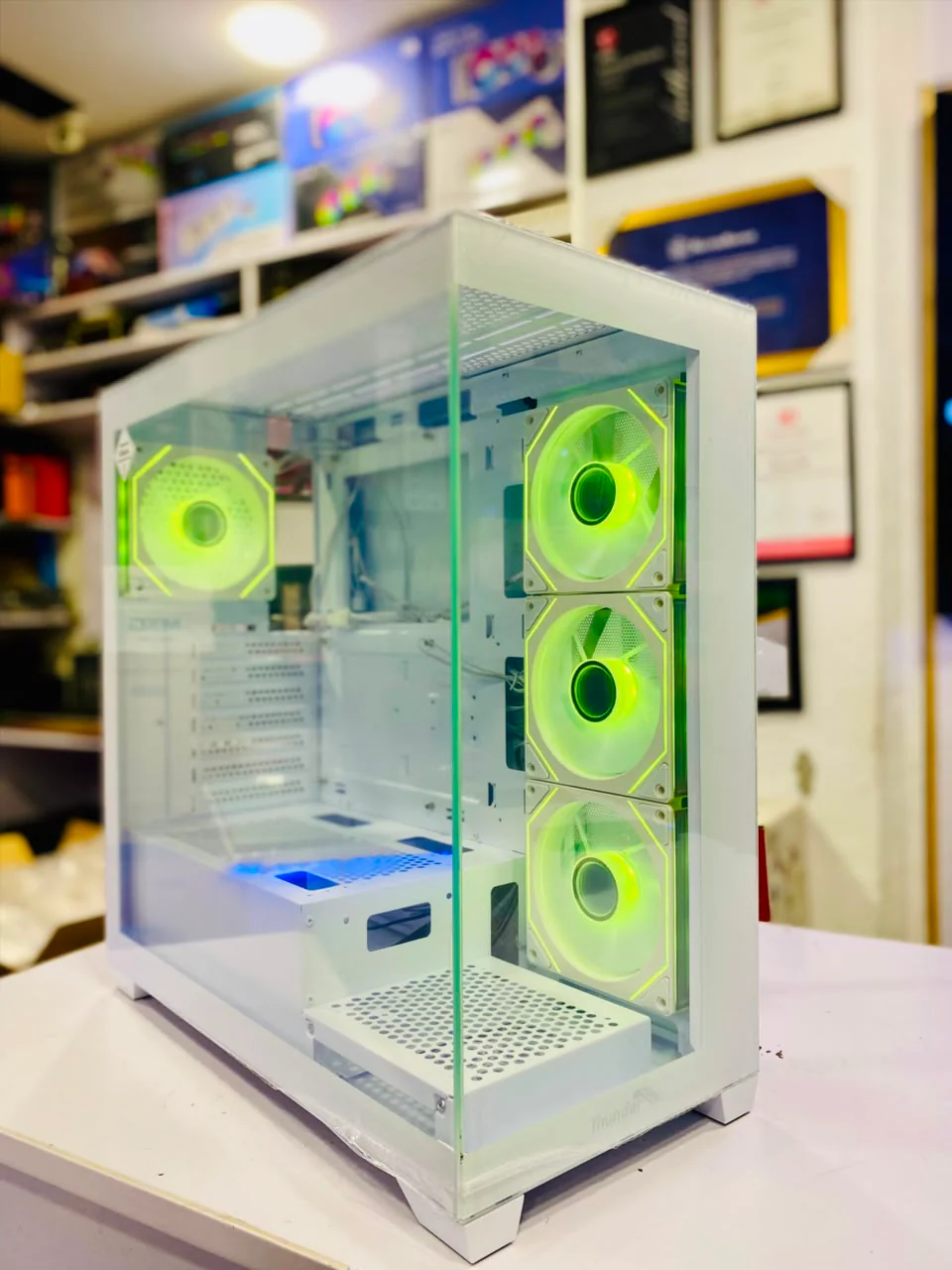 Thunder Casing Nova 4ARGB Infinity Fan Front and side glass White