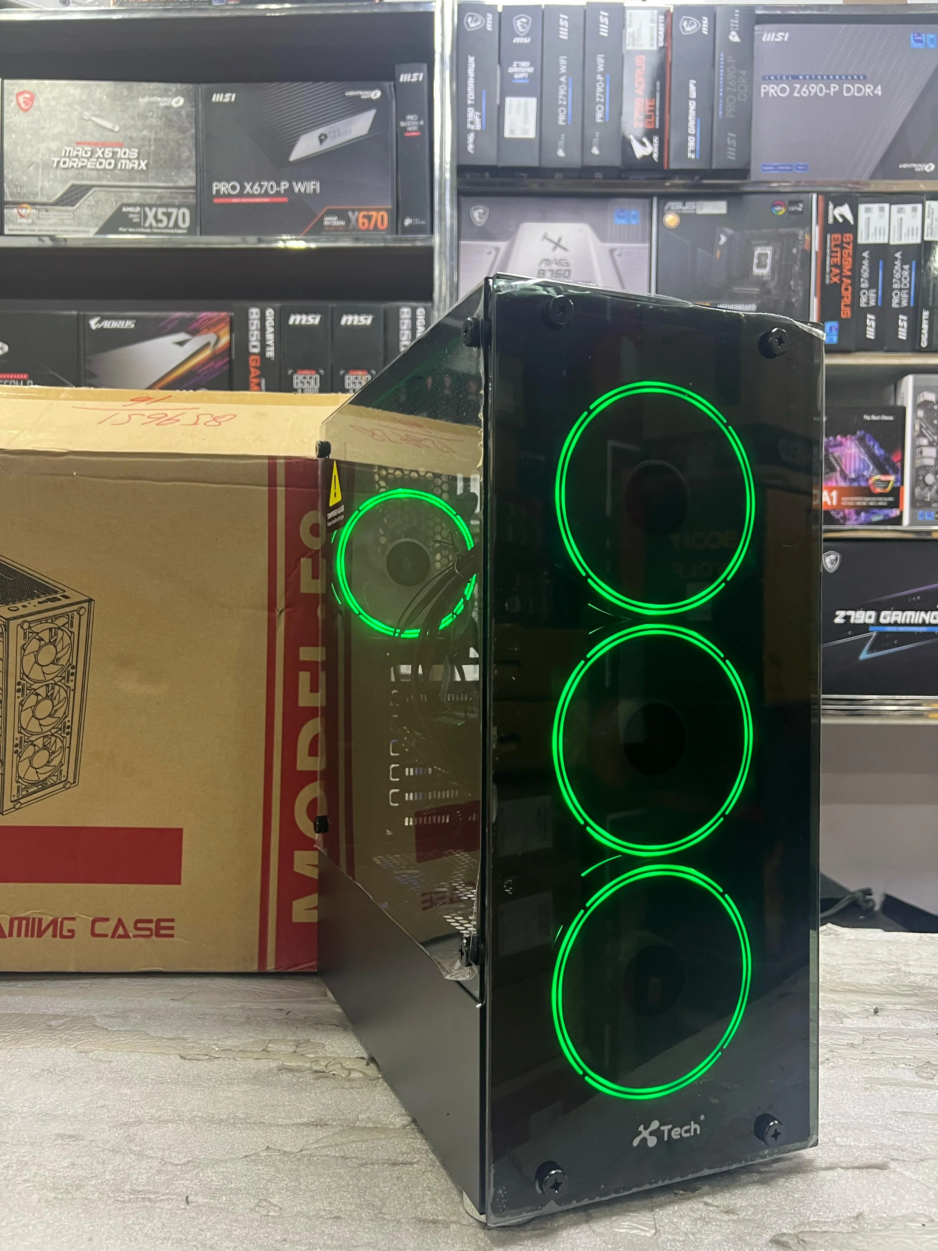 Xtech Casing F8 mid Tower black with 4 Rgb Fans - Image 5