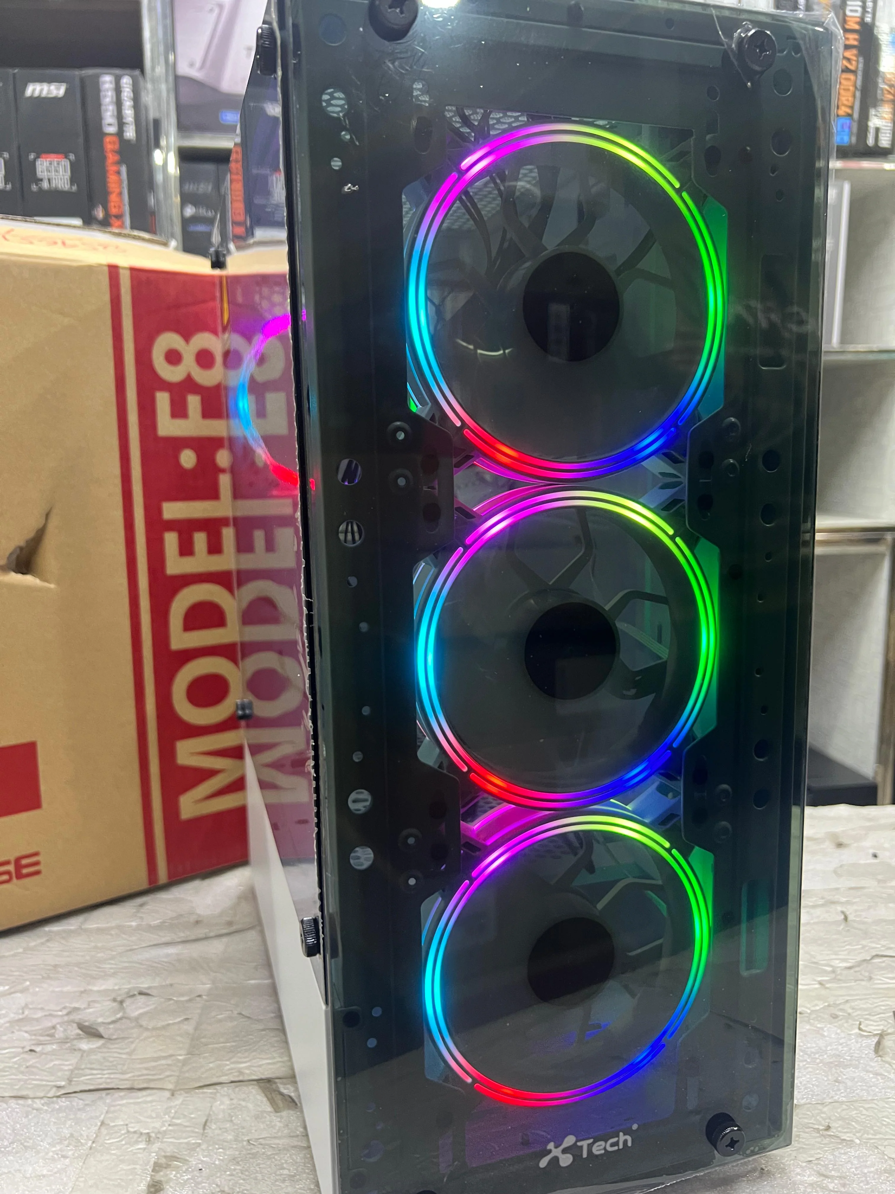 Xtech Casing F8 mid Tower white with 4 Rgb Fans - Image 3