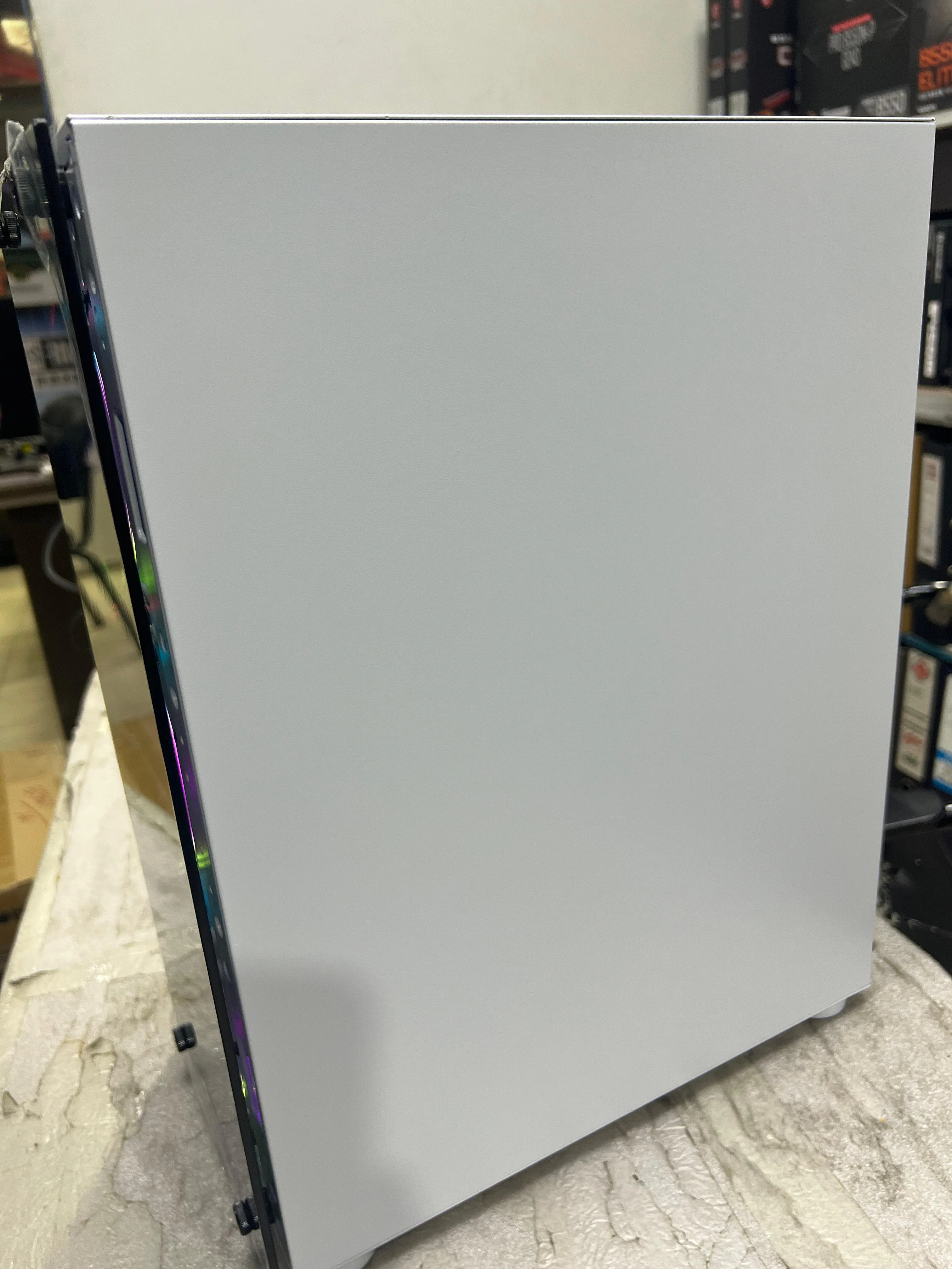 Xtech Casing F8 mid Tower white with 4 Rgb Fans - Image 4