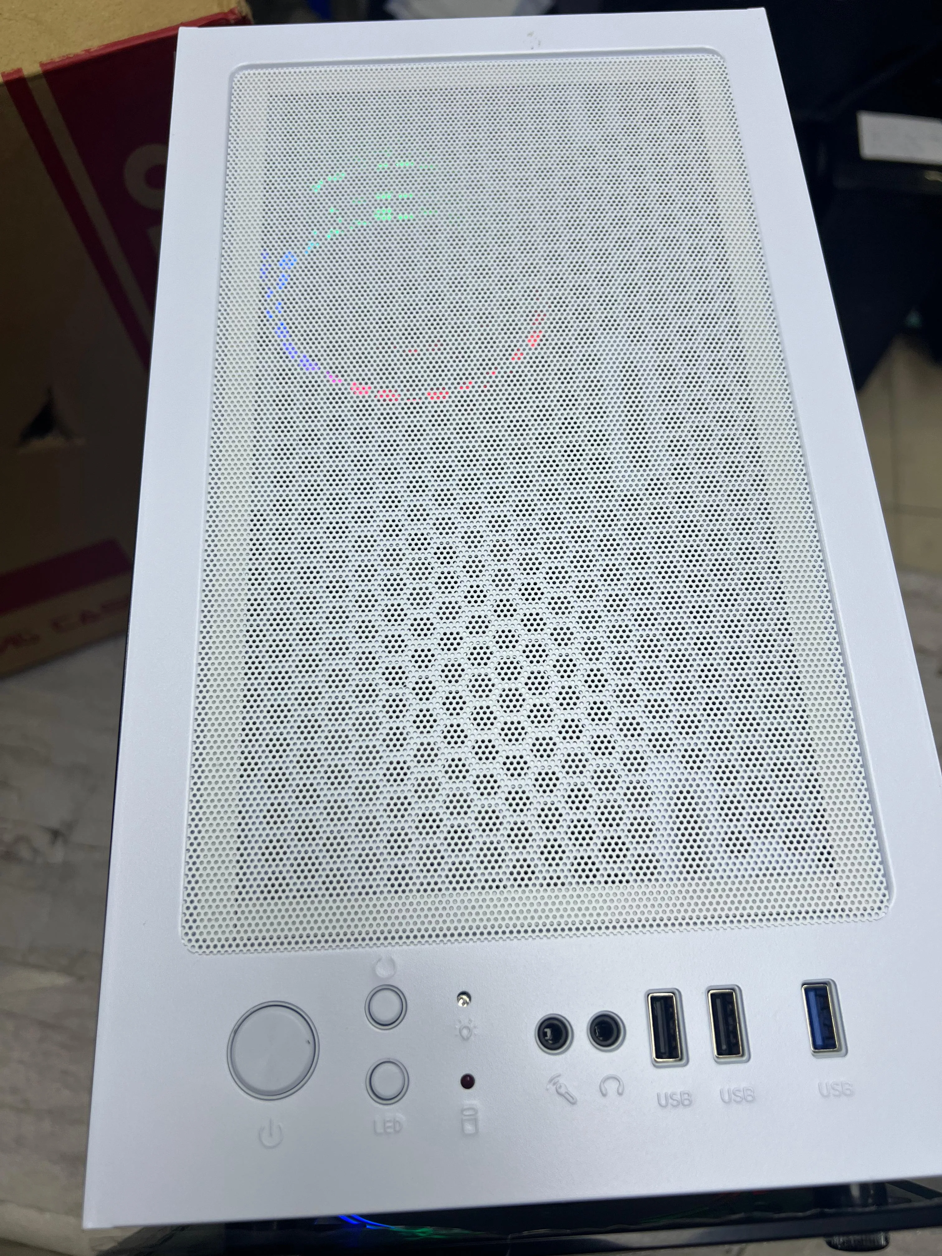 Xtech Casing F8 mid Tower white with 4 Rgb Fans - Image 5